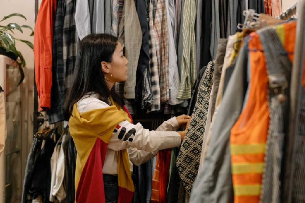 Gelap Terang Industri Thrifting, Melihat Perputaran Bisnis dari Dua Sisi